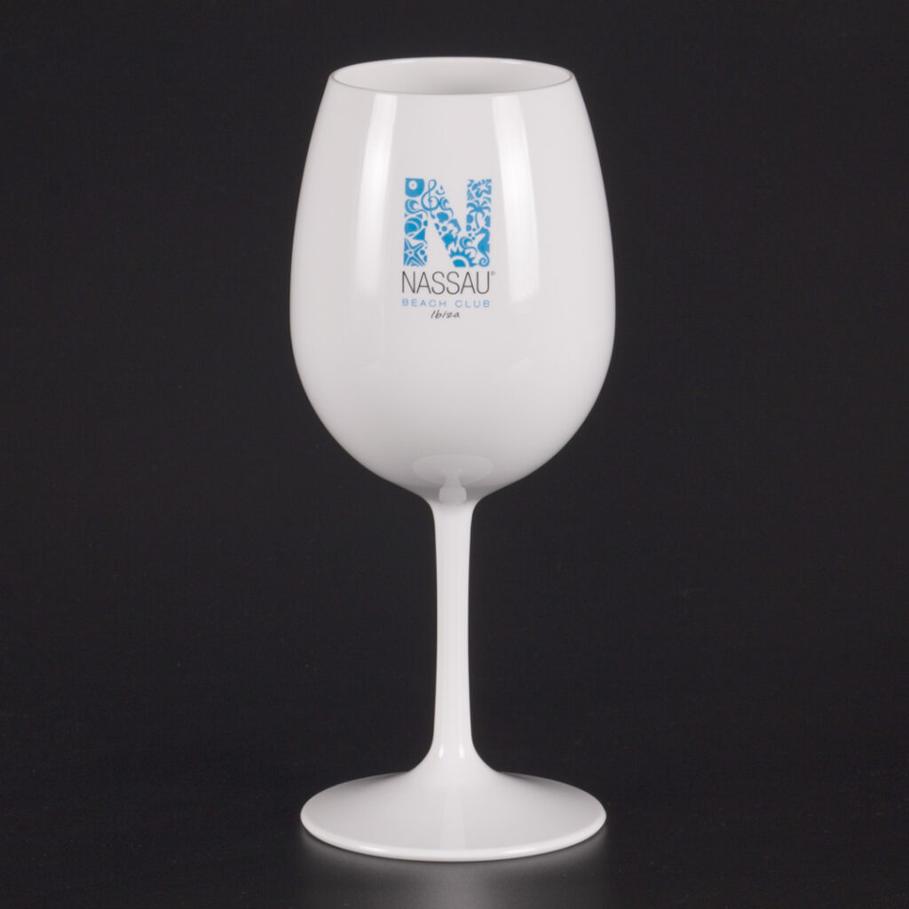 Nassau beach club   copa vino/agua premium