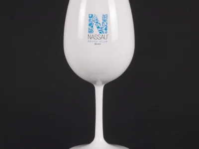 Nassau beach club   copa vino/agua premium